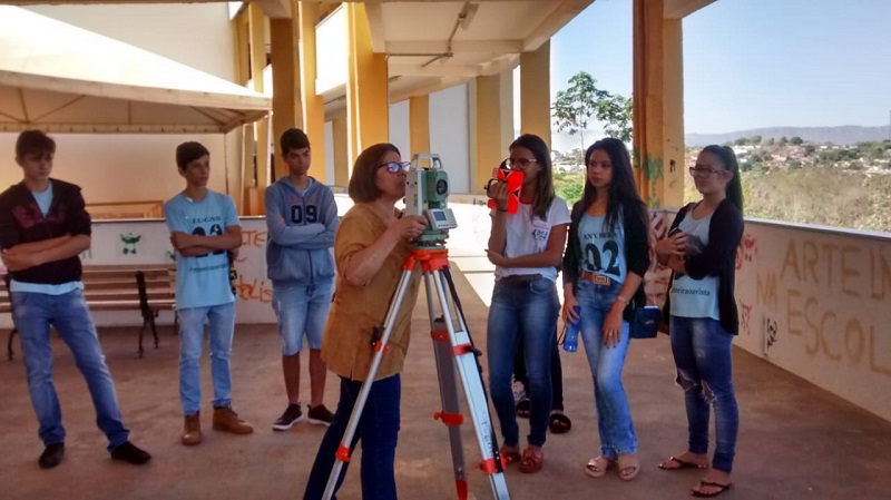 Demonstração de aula prática do curso de edificações Demonstração de aula prática do curso de edificações